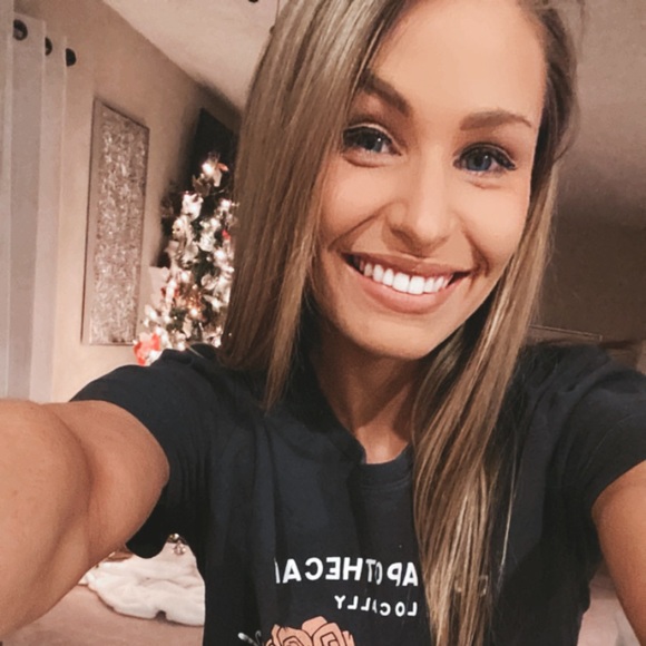 Meet your Posher, Taylor - Picture 2 of 2